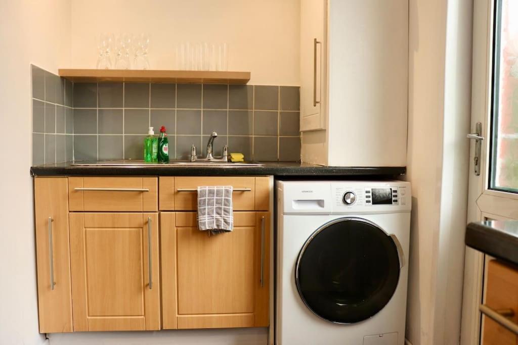 Charming 3 Bedroom Property Free Wifi & Parking Leeds Kültér fotó